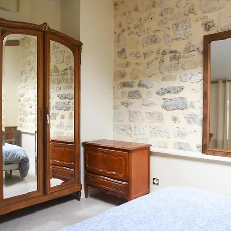 Comfortable 150 M House In The Heart Of Paris