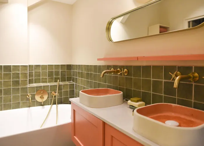 Comfortable 150 M House In The Heart Of * パリ